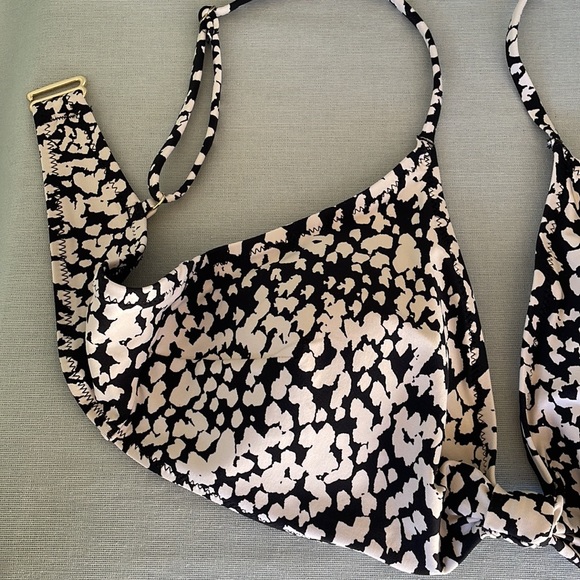 Black and White Bikini Set. - Picture 4 of 13